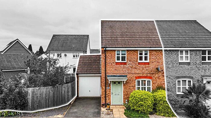 3 Bedroom Semi Detached House For Sale In Lyon Drive, Tamworth, Staffordshire, B77