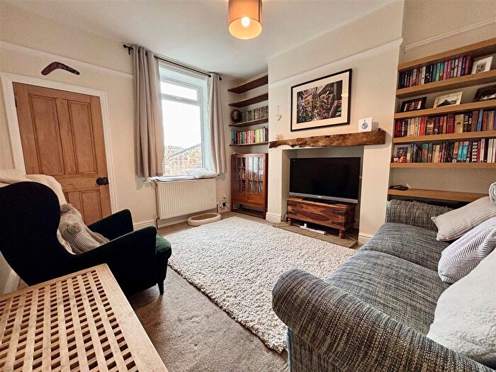 3 Bedroom Detached House For Sale In Longlands Road, New Mills, High Peak, SK22