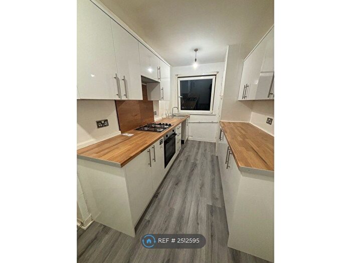 3 Bedroom Flat To Rent In Clarkston Road, Glasgow, G44