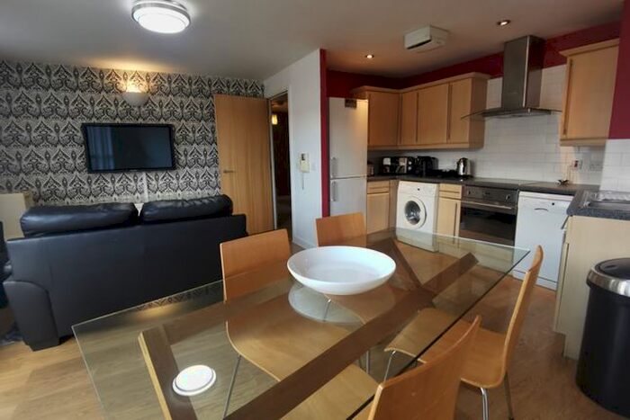 2 Bedroom Flat To Rent In Chapel Point, Chapel Street, Salford, M3