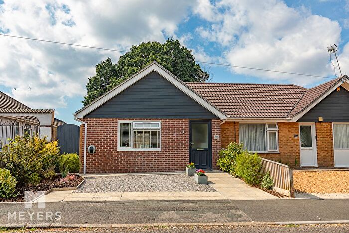 1 Bedroom Bungalow For Sale In Anchor Road, Bournemouth, BH11