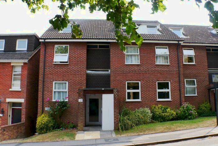 2 Bedroom Flat To Rent In Salisbury, SP1