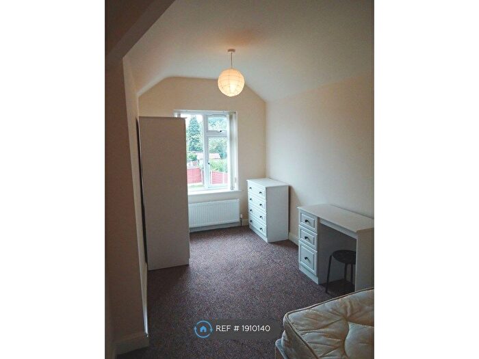 6 Bedroom Semi-Detached House To Rent In Yew Tree Road, Manchester, M14