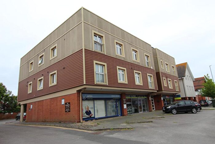 2 Bedroom Flat To Rent In Lymington Road, Highcliffe, BH23