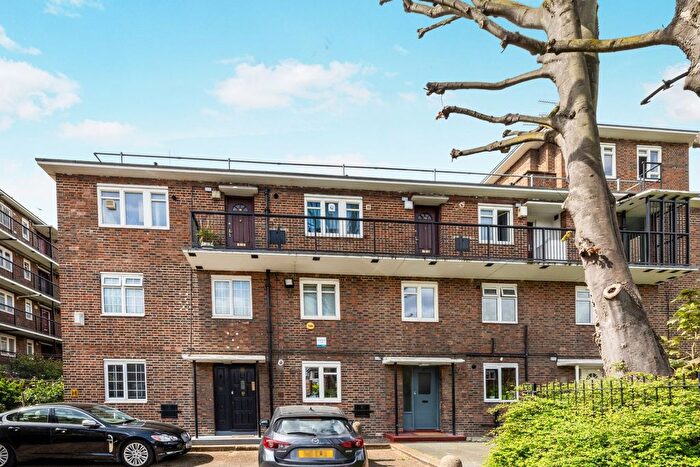 Studio To Rent In Phelp Street, London, SE17