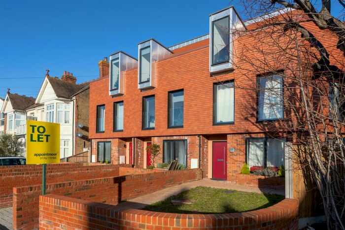 5 Bedroom Semi-Detached House To Rent In First Avenue, Chalkwell, SS0