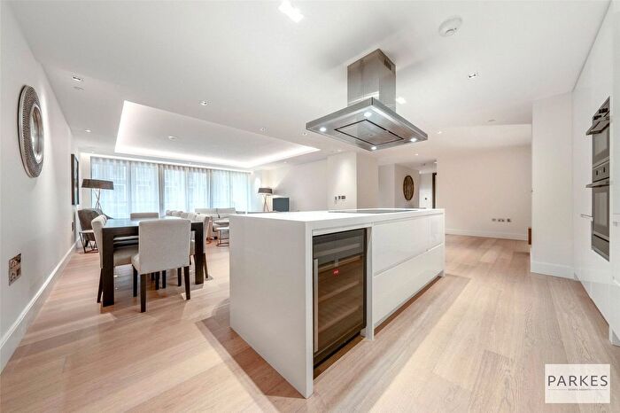 3 Bedroom Flat For Sale In Warwick Lane, London, W14