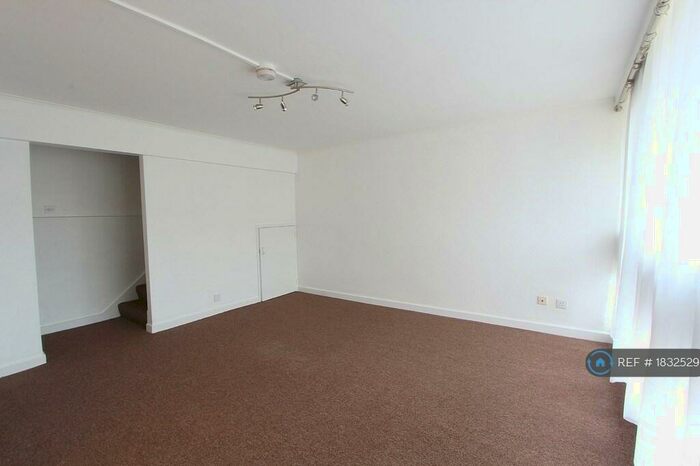 Studio To Rent In Chichester Road, Southend-On-Sea, SS1