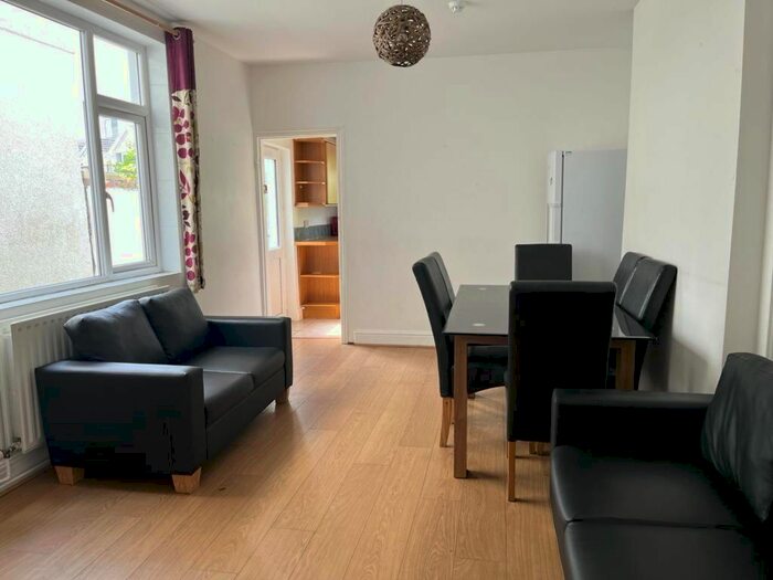 6 Bedroom Terraced House To Rent In St. Albans Road, Brynmill, SA2