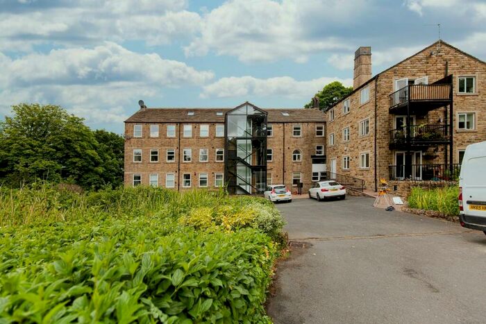 2 Bedroom Apartment To Rent In Underbank Old Road, Holmfirth, HD9