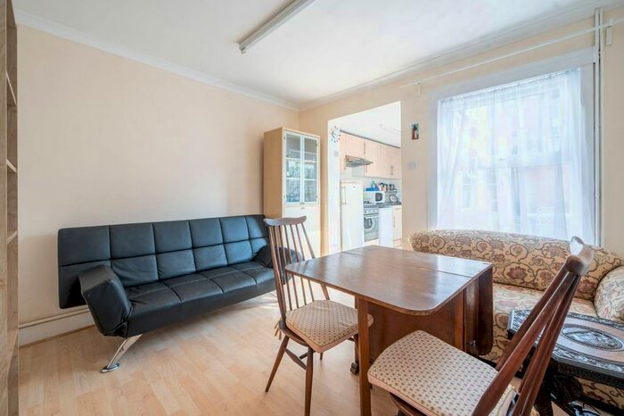 3 Bedroom Property To Rent In Wallis Cottages, Brixton Hill, London, SW2