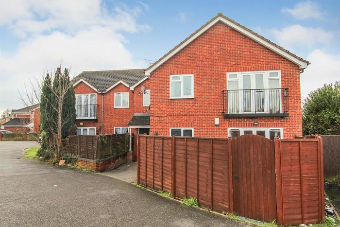 1 Bedroom Flat For Sale In Bower Court, Cippenham Lane, Cippenham, SL1