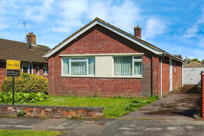 3 Bedroom Bungalow For Sale In Barton Cross, Waterlooville, Hampshire, PO8