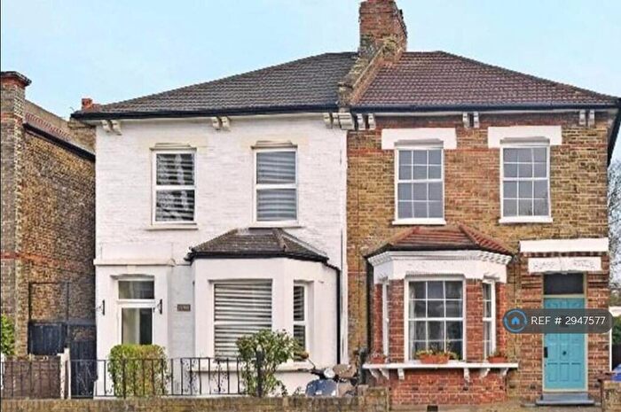 2 Bedroom Flat To Rent In Barry Road, London, SE22