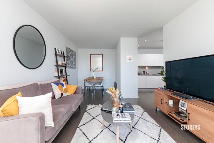 2 Bedroom Apartment To Rent In York Way, Kings Cross, London, N7