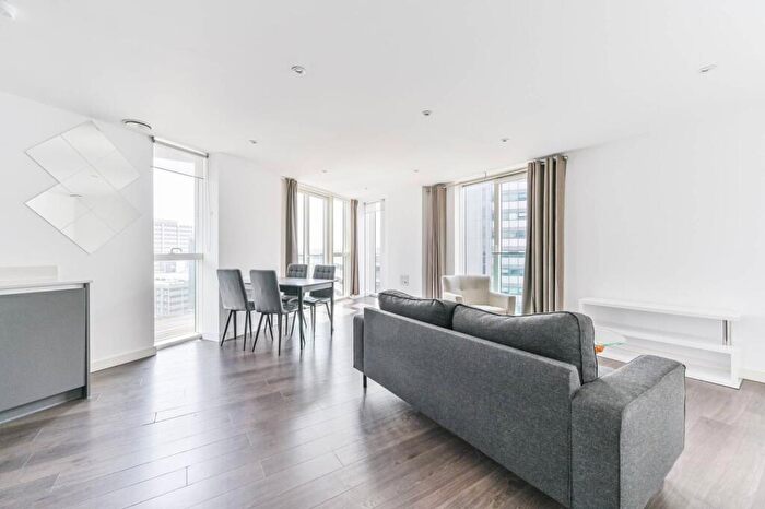 2 Bedroom Flat To Rent In Tennyson Apartments, Central Croydon, Croydon, CR0