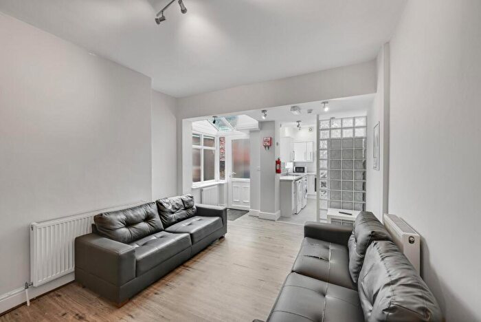 5 Bedroom House To Rent In Harefield Road, Sheffield, S11