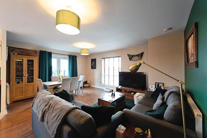 2 Bedroom Flat For Sale In Foxtail Road, Waterlooville, PO7