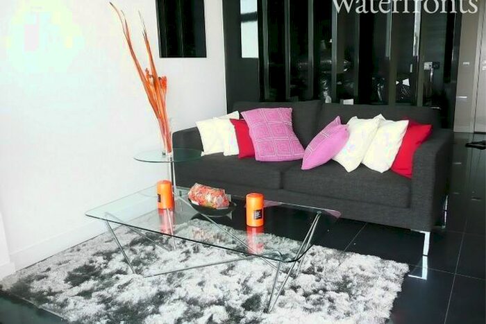 Studio To Rent In Pan Peninsula Square, London, E14