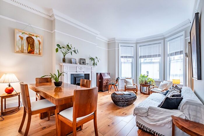 1 Bedroom Flat To Rent In Addison Gardens, London, W14