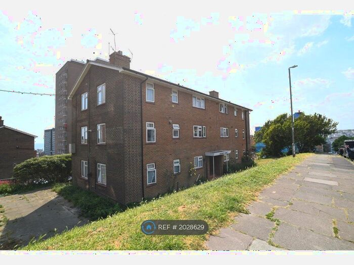 2 Bedroom Flat To Rent In Medway Court, Brighton, BN2