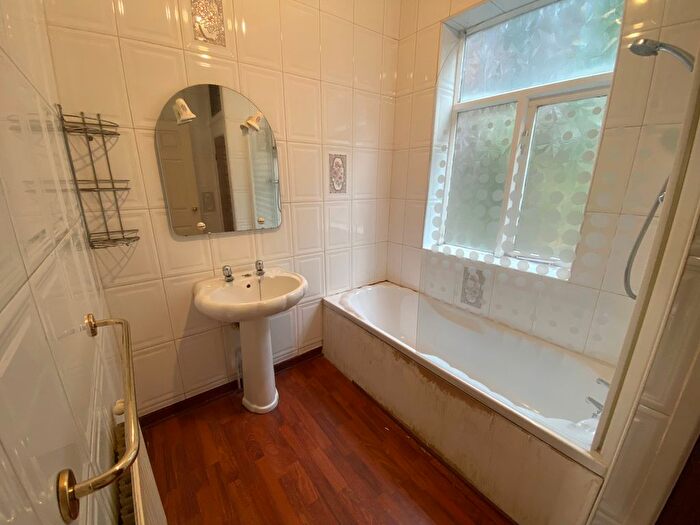 3 Bedroom Property To Rent In Edge Lane, Manchester, M43