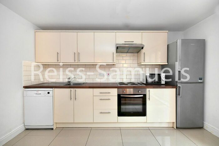 3 Bedroom Flat To Rent In Franklin Building, Millennium Harbour, Canary Wharf, London, E14