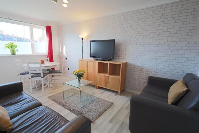 2 Bedroom Flat To Rent In Lonsdale Court, West Jesmond, Newcastle Upon Tyne, NE2