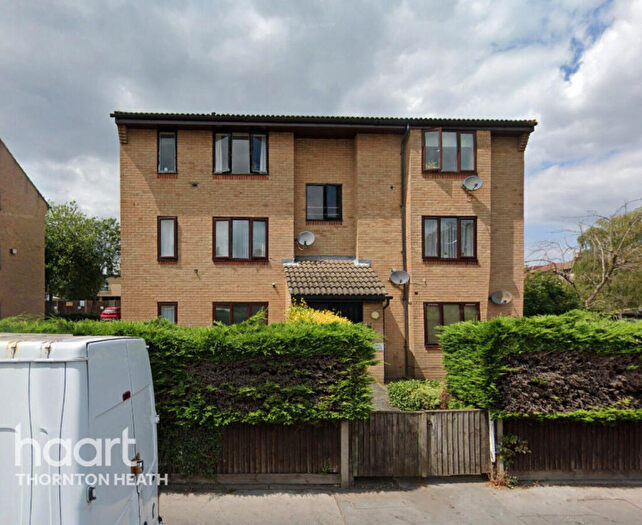 Studio For Sale In Doyle Road, London, SE25