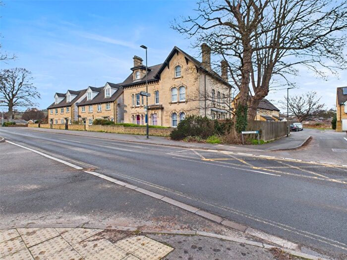 2 Bedroom Flat For Sale In Cashes Green Road, Stroud, Gloucestershire, GL5