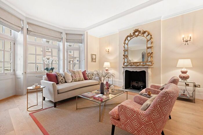 3 Bedroom Flat To Rent In Hyde Park Gate, Kensington, SW7