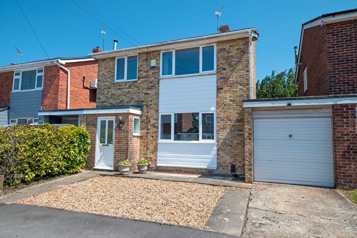 4 Bedroom Detached House For Sale In Glenwood Gardens, Cowplain, PO8