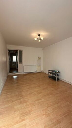 4 Bedroom Semi-Detached House To Rent In Langdon Road, London, E6