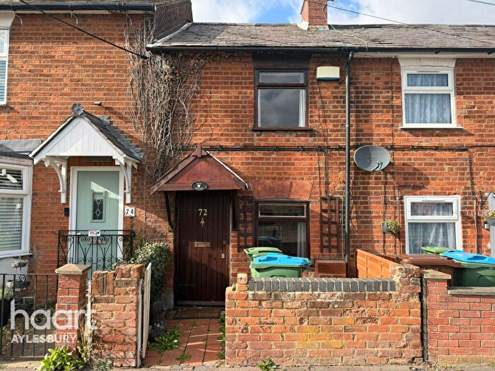 2 Bedroom Cottage For Sale In Weston Road, Aylesbury, HP22
