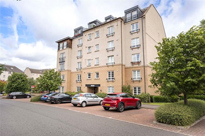 3 Bedroom Flat For Sale In Powderhall Rigg, Cannonmills, Edinburgh, EH7