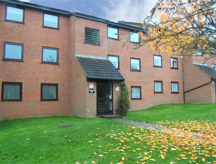 2 Bedroom Flat To Rent In Valley Green, Hemel Hempstead, HP2