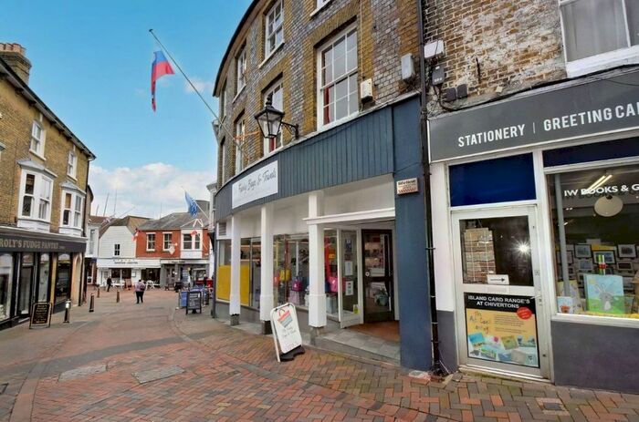 3 Bedroom Flat To Rent In Shooters Hill, Cowes, PO31