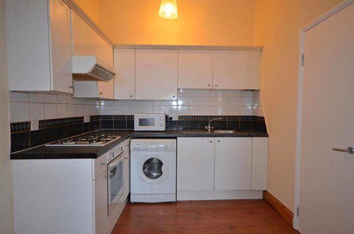 1 Bedroom Flat To Rent In District Road, Wembley, Middlesex, HA0