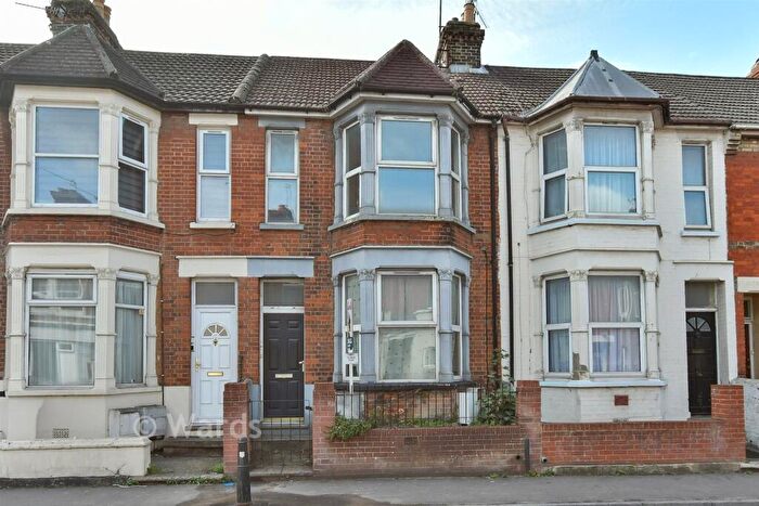 2 Bedroom Flat For Sale In Canterbury Street, Gillingham, Kent, ME7