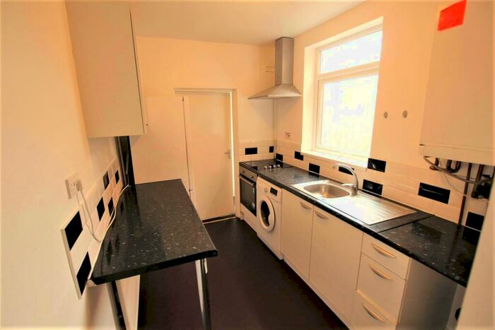 4 Bedroom Terraced House To Rent In Windermere Street, Leicester, LE2