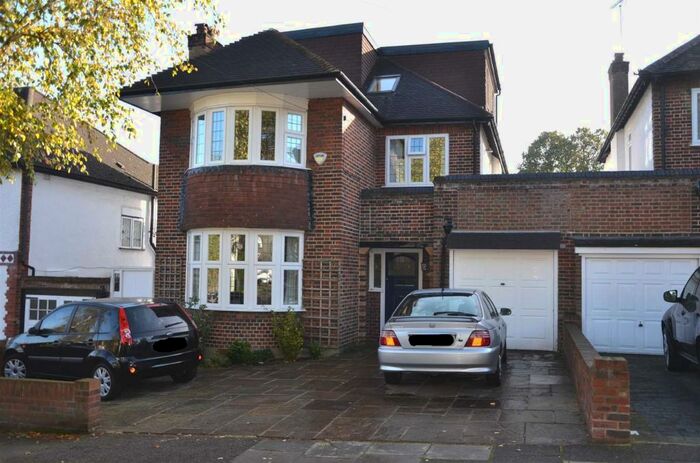 4 Bedroom Link Detached House To Rent In West Hill Way, Totteridge, N20