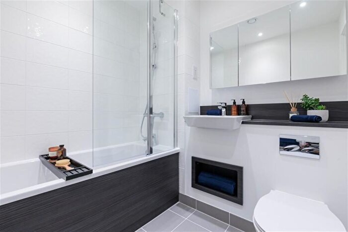 1 Bedroom Flat To Rent In Thunderer Street, London, E13