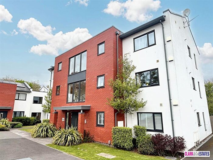 2 Bedroom Apartment For Sale In The Chase, Topsham, EX3