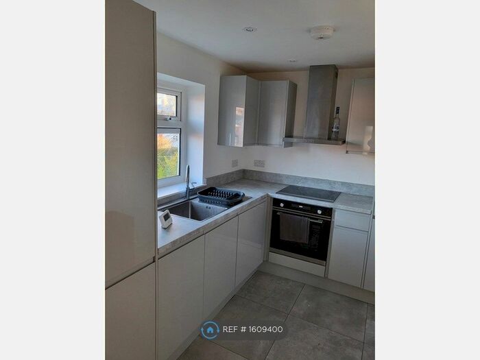 1 Bedroom Flat To Rent In Orchard Close, Radlett, WD7