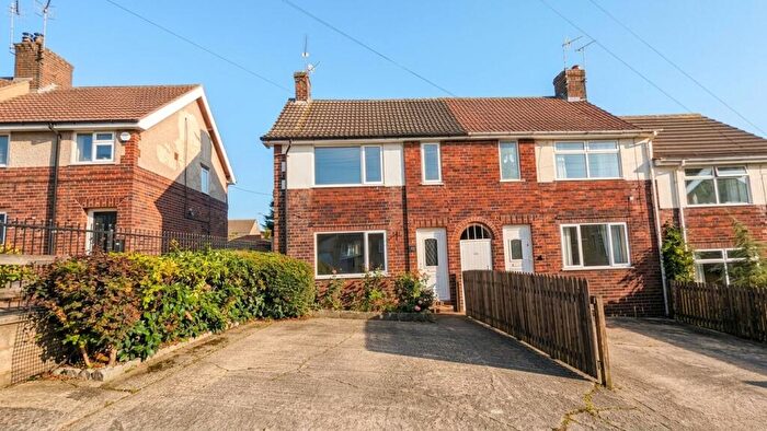 3 Bedroom Semi-Detached House To Rent In Houfton Crescent, Bolsover, S44