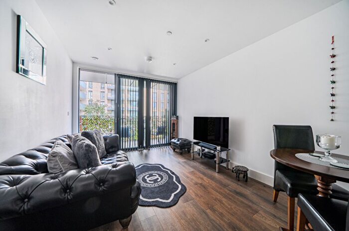 1 Bedroom Flat For Sale In Ascot House, Mill Mead, Staines, TW18