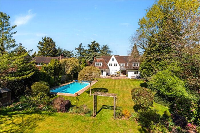 5 Bedroom Detached House For Sale In Mizen Way, Cobham, Surrey, KT11