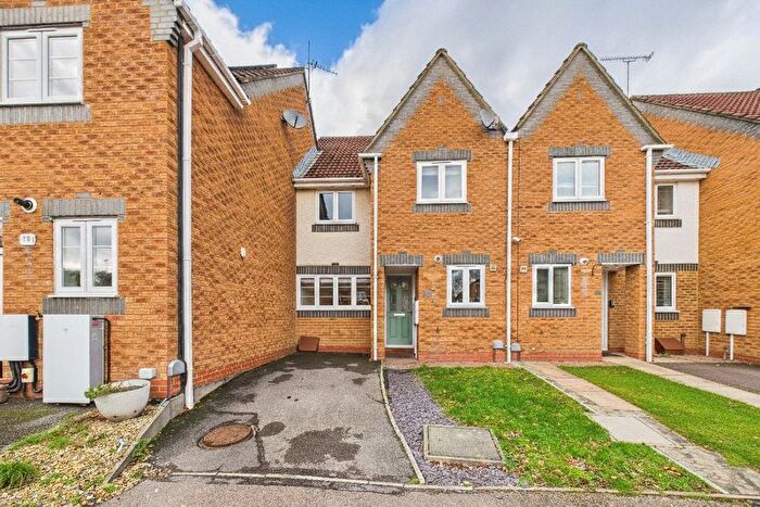 3 Bedroom Terraced House For Sale In Southern Way, Farnborough, Hampshire, GU14
