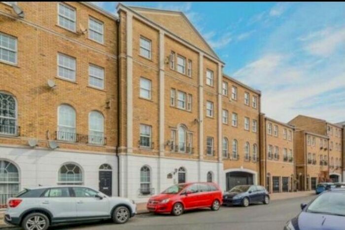 2 Bedroom Flat To Rent In Rotherhithe Street, London, SE16