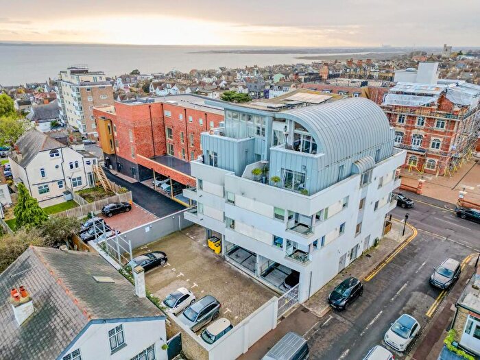 2 Bedroom Flat For Sale In Broadway, Leigh-On-Sea, SS9